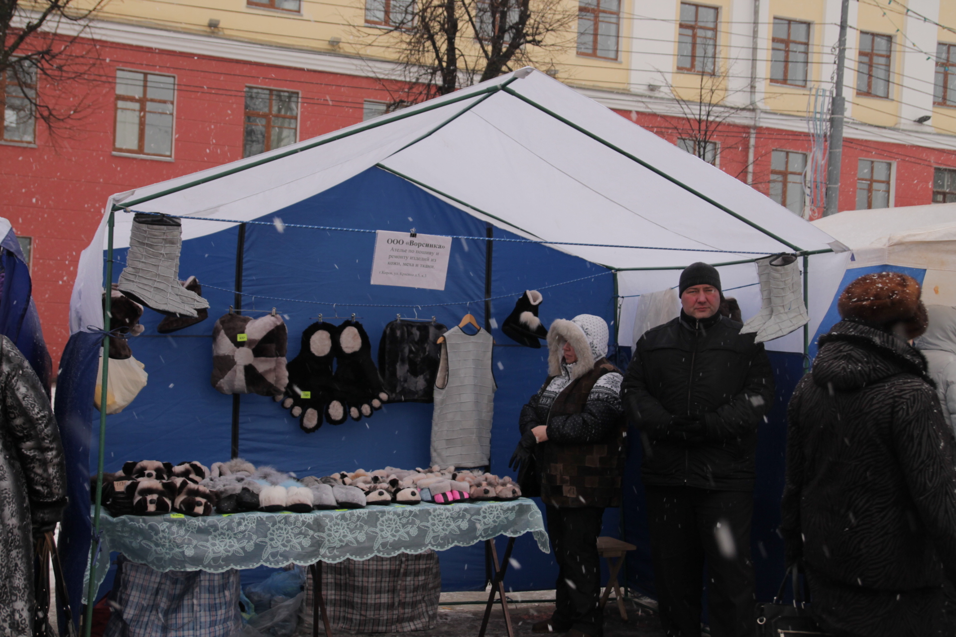 В Кирове начался народный сход в поддержку Крыма - митинг в поддержку ...