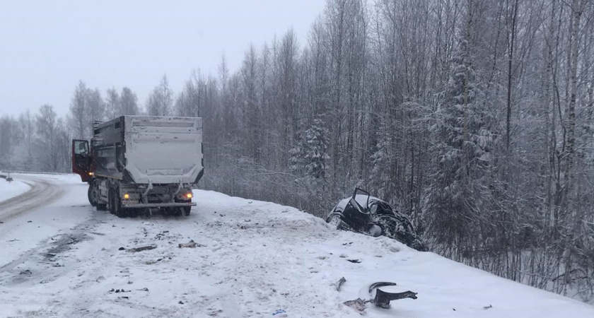 В Кировской области от столкновения с грузовиком погиб водитель кроссовера