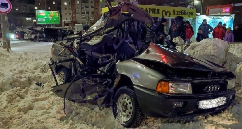 В Кирово-Чепецке водитель легковушки столкнулся с пожарным авто и разбился насмерть