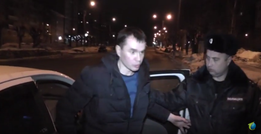 Чиновник, которого задержали пьяным в Кирове, рассказал о скандале с таксистом