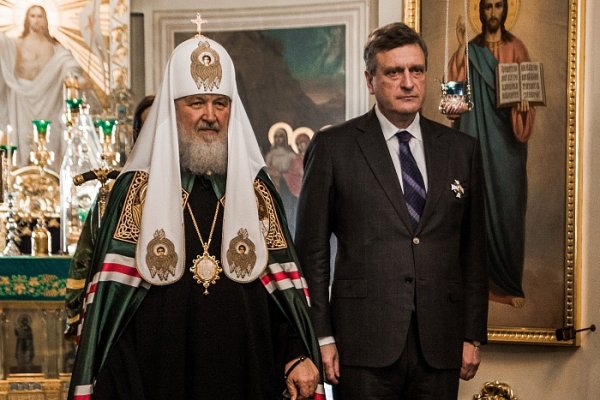 Патриарх Кирилл вручил Игорю Васильеву орден православной церкви
