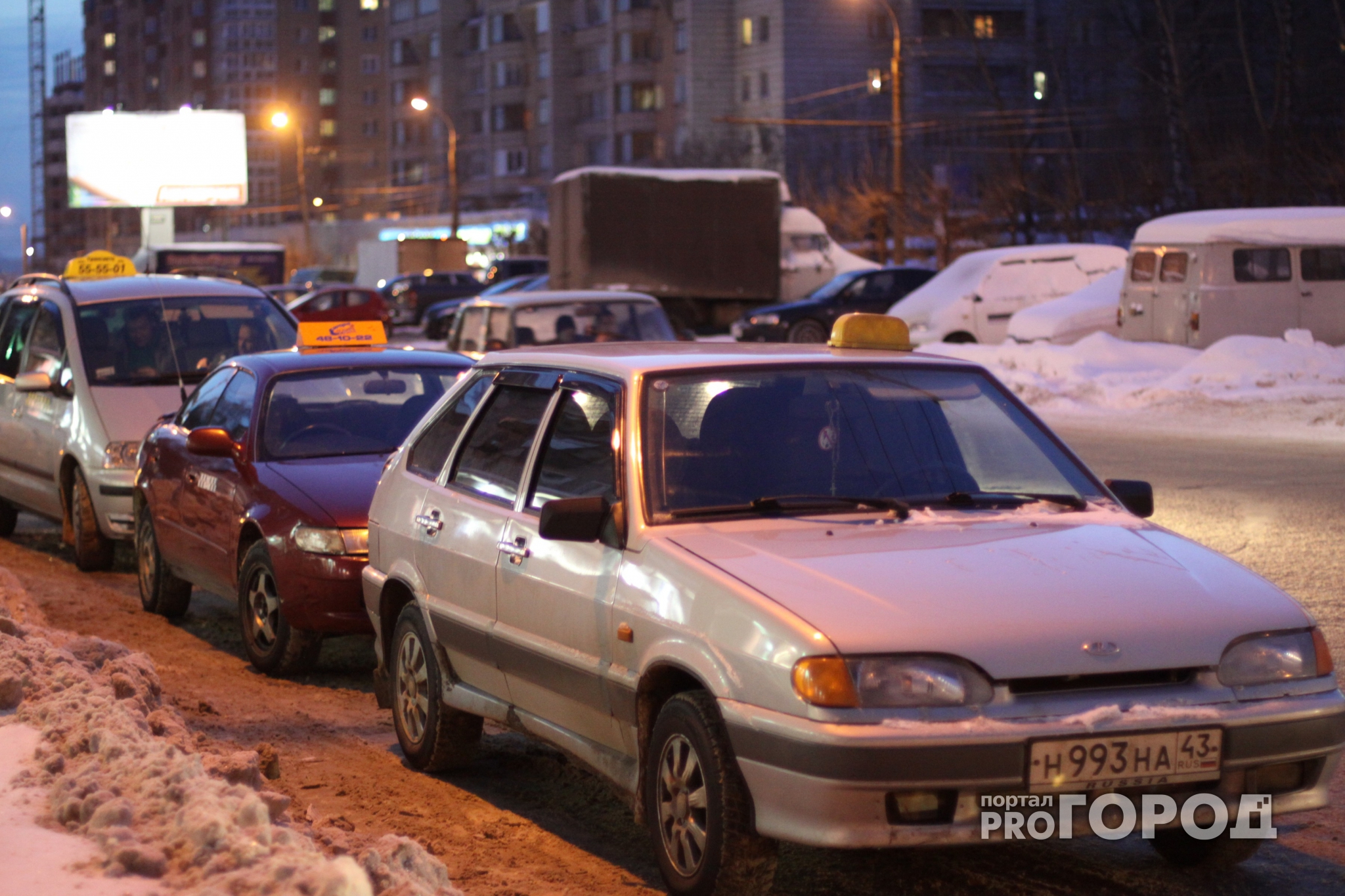 В Кирове таксист-бомбила обокрал пассажира на 72 тысячи рублей