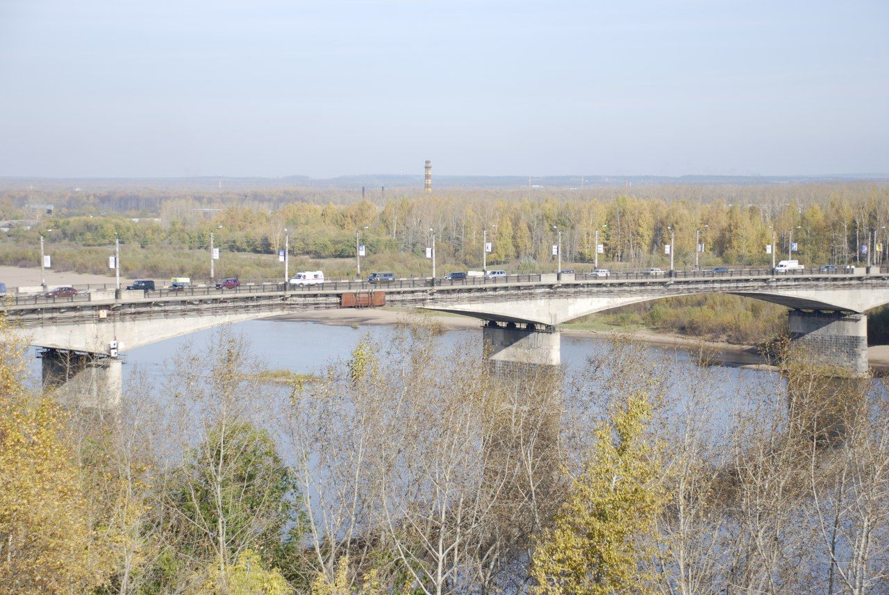Со старого моста в Кирове пыталась спрыгнуть девушка