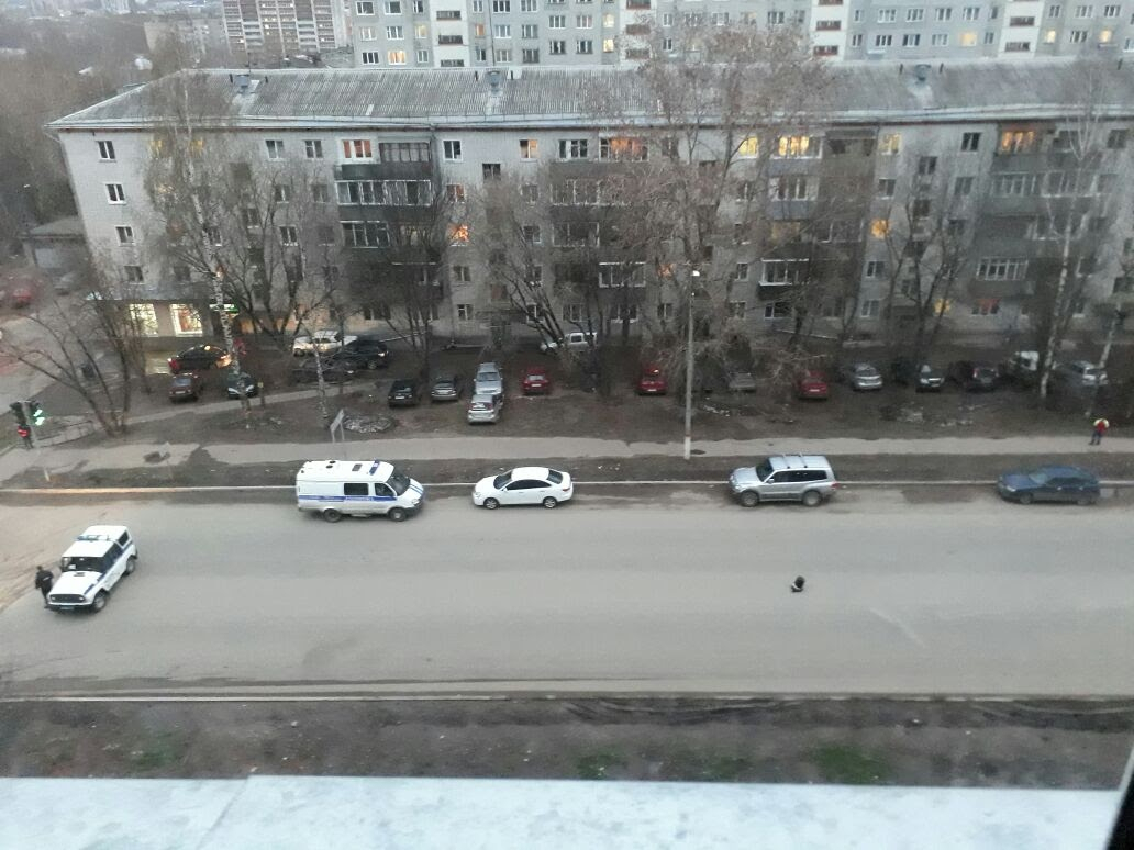 Очевидцы: «Из-за черной шляпы на дороге перекрыли улицу Дзержинского»