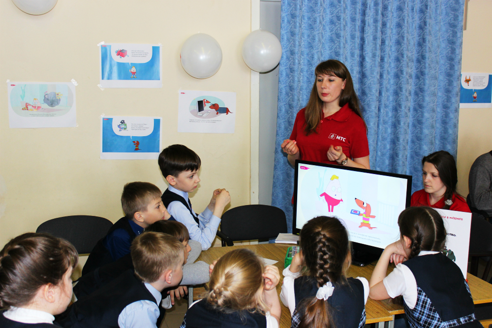 МТС научила кировских школьников обороняться в интернете