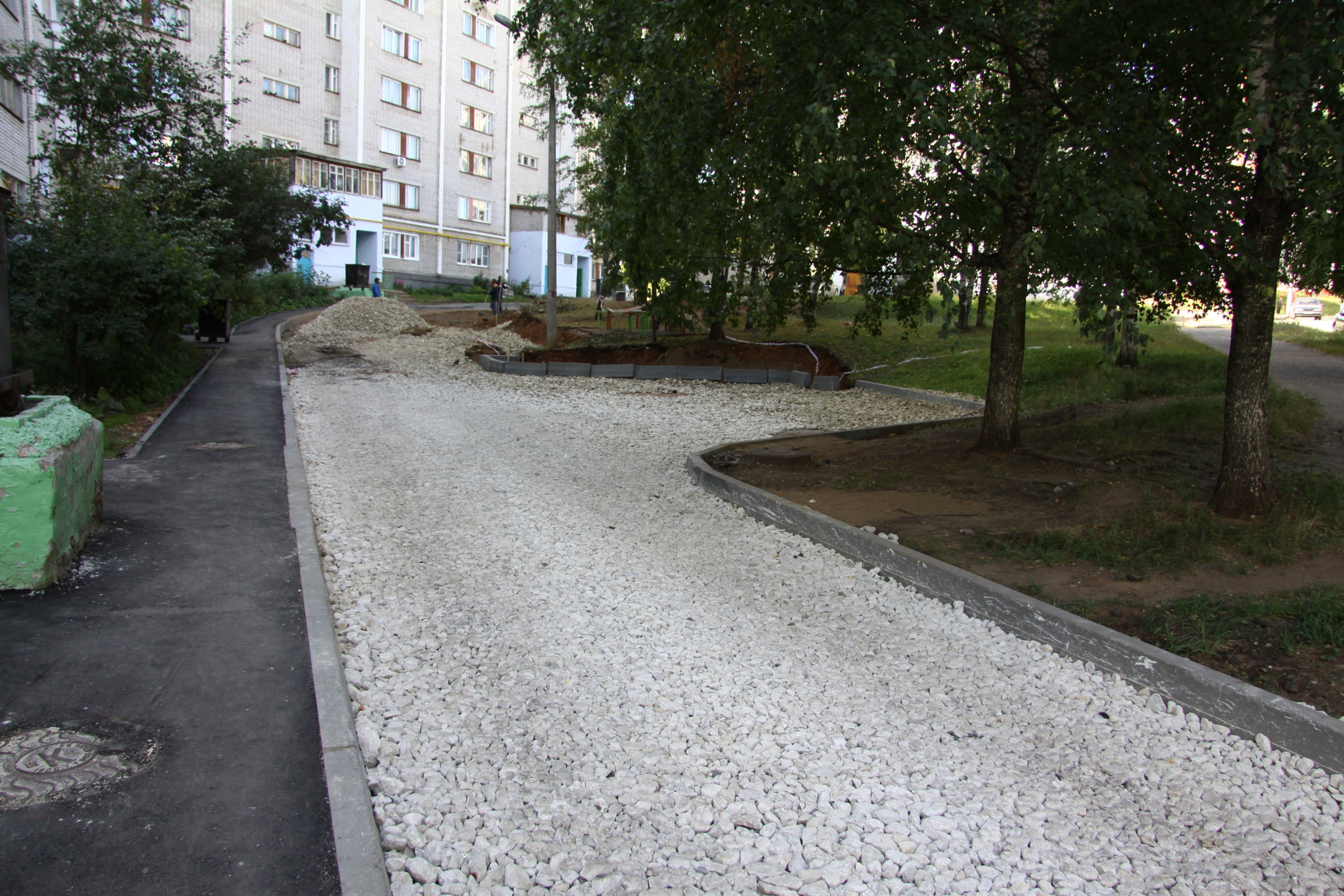В Кирове положат новый асфальт в 23 дворах