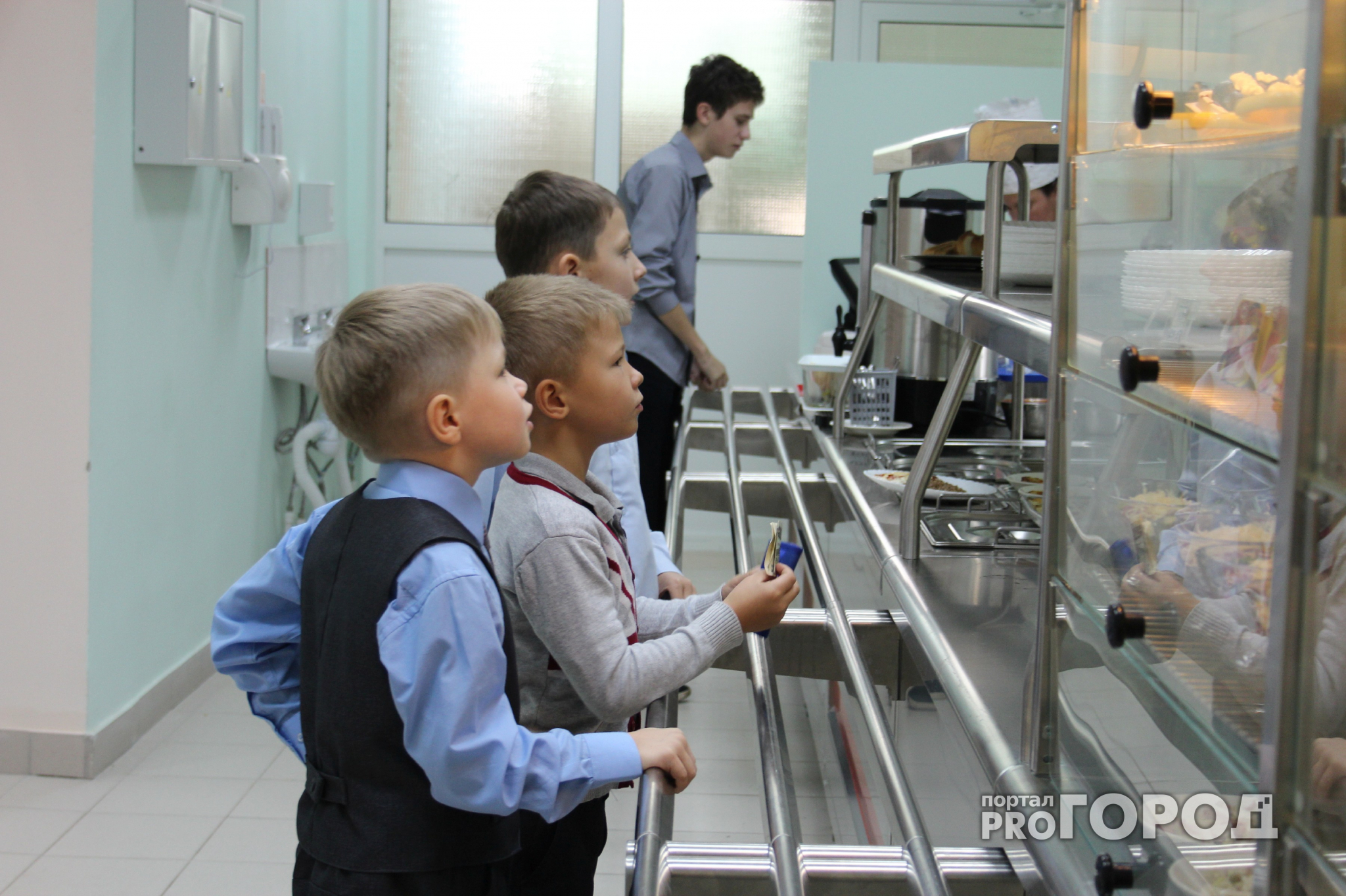 В школе Шабалинского района детей кормили опасными продуктами