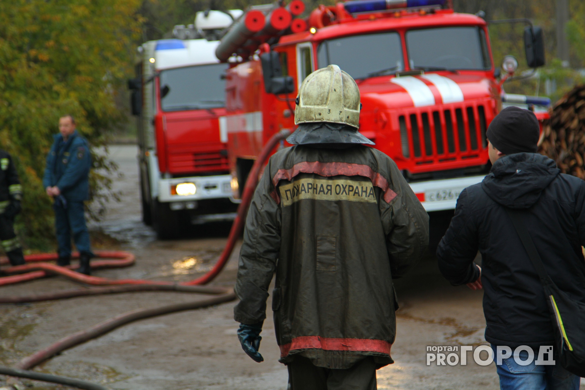 В Кирове произошел пожар в доме: люди с раннего утра находятся на улице