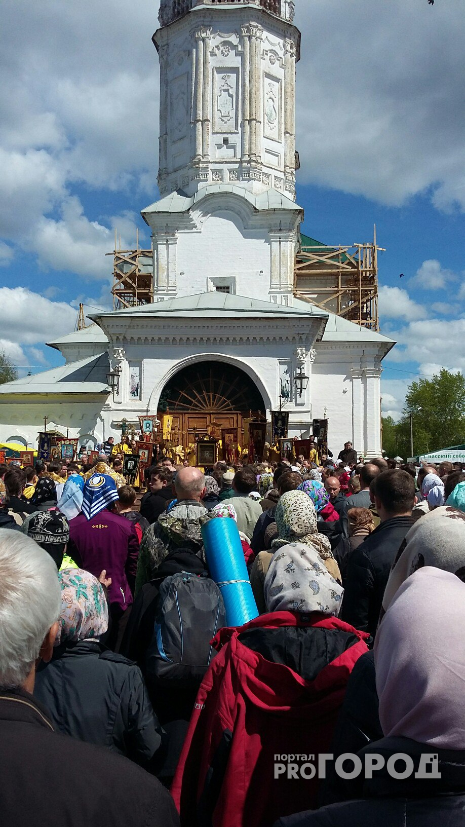 Фоторепортаж из соцсетей: как в Кирове начался Великорецкий крестный ход