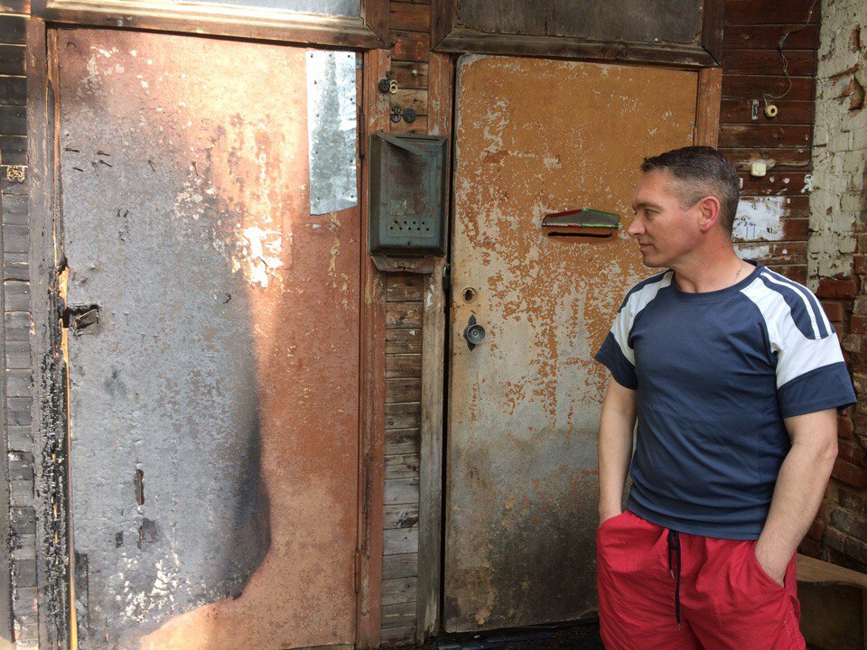 Очевидцы: «В центре Кирова неизвестные подожгли 100-летний дом»