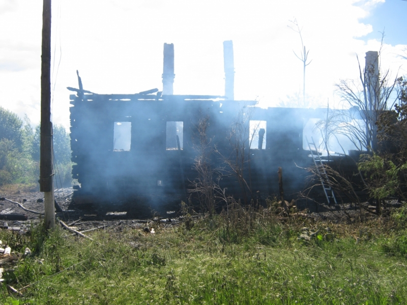 В Кировской области на месте сгоревшего дома обнаружили тело мужчины