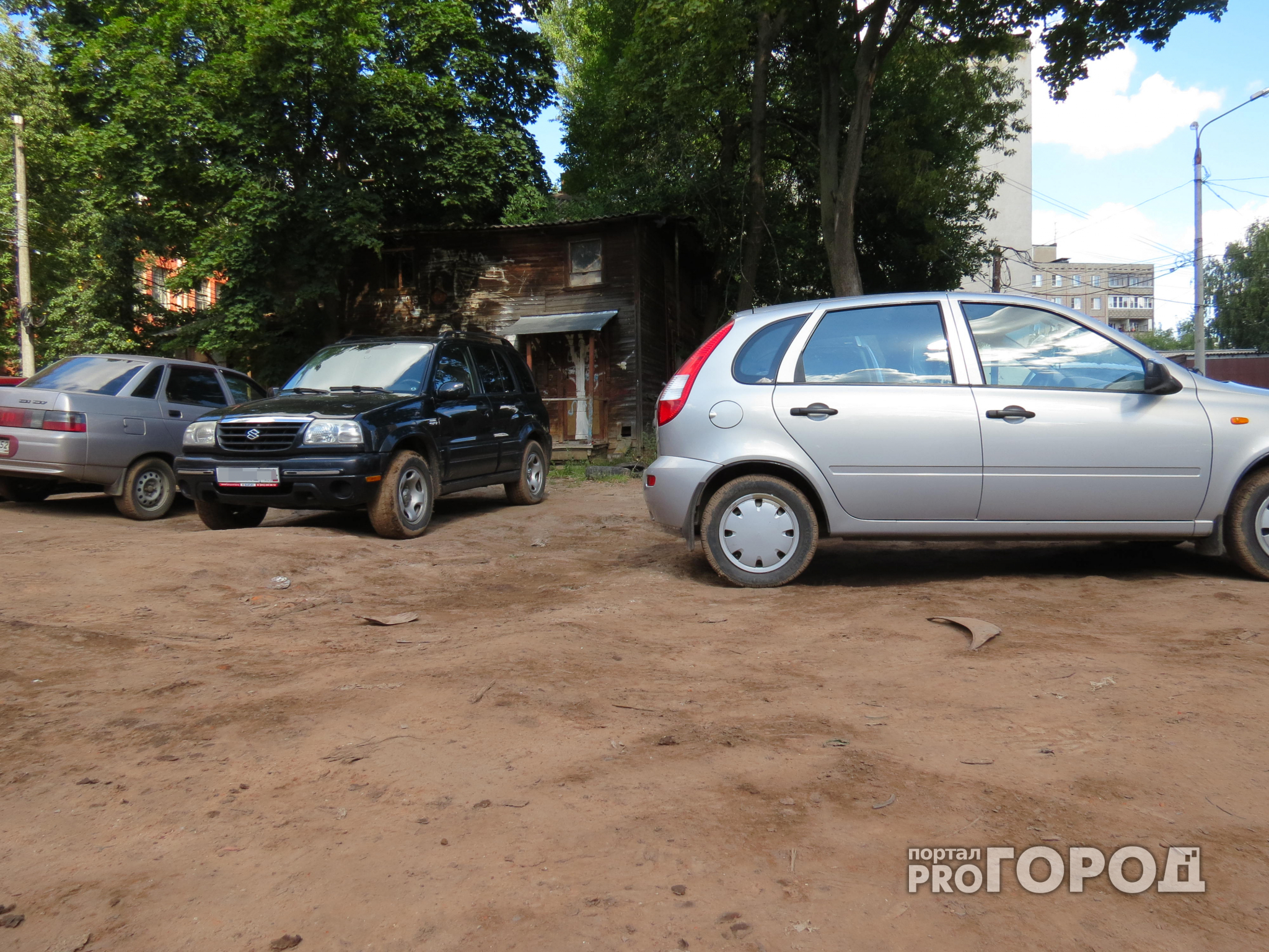 В Кирове мужчина выплатил долг по алиментам после ареста его авто