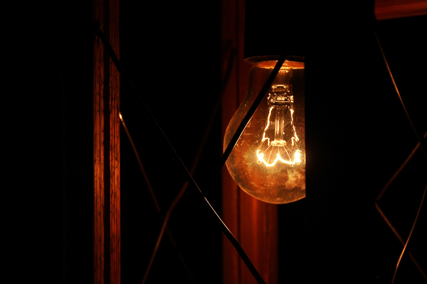 В понедельник в домах на 20 улицах Кирова отключат свет