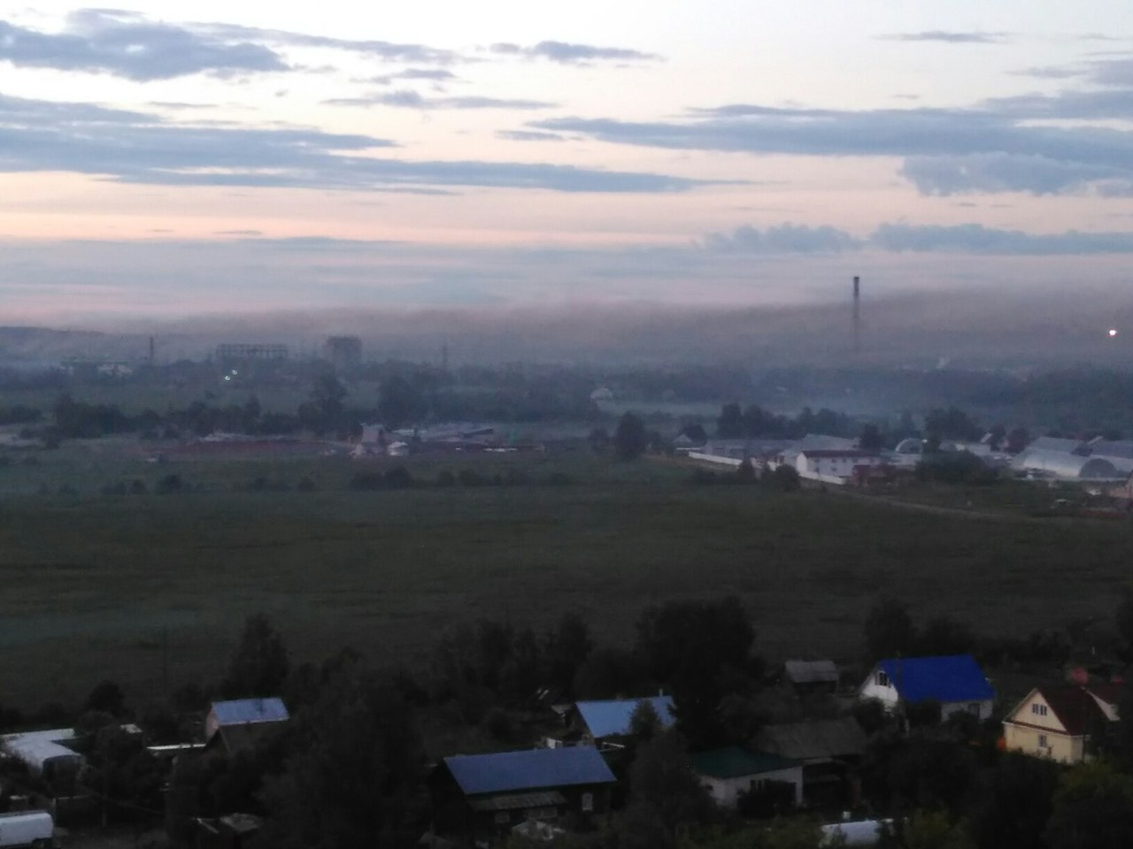 Очевидцы сообщили о черном тумане в Кирове в районе биохимзавода