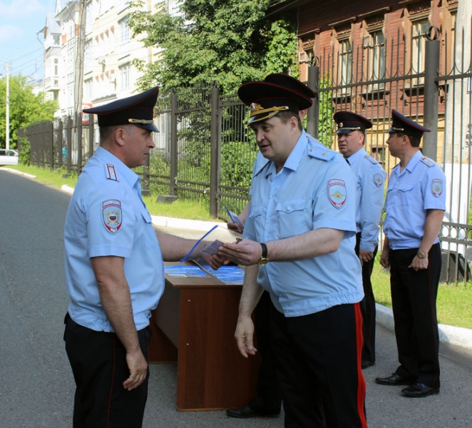 Кировским полицейским вручили ключи от новых служебных автомобилей