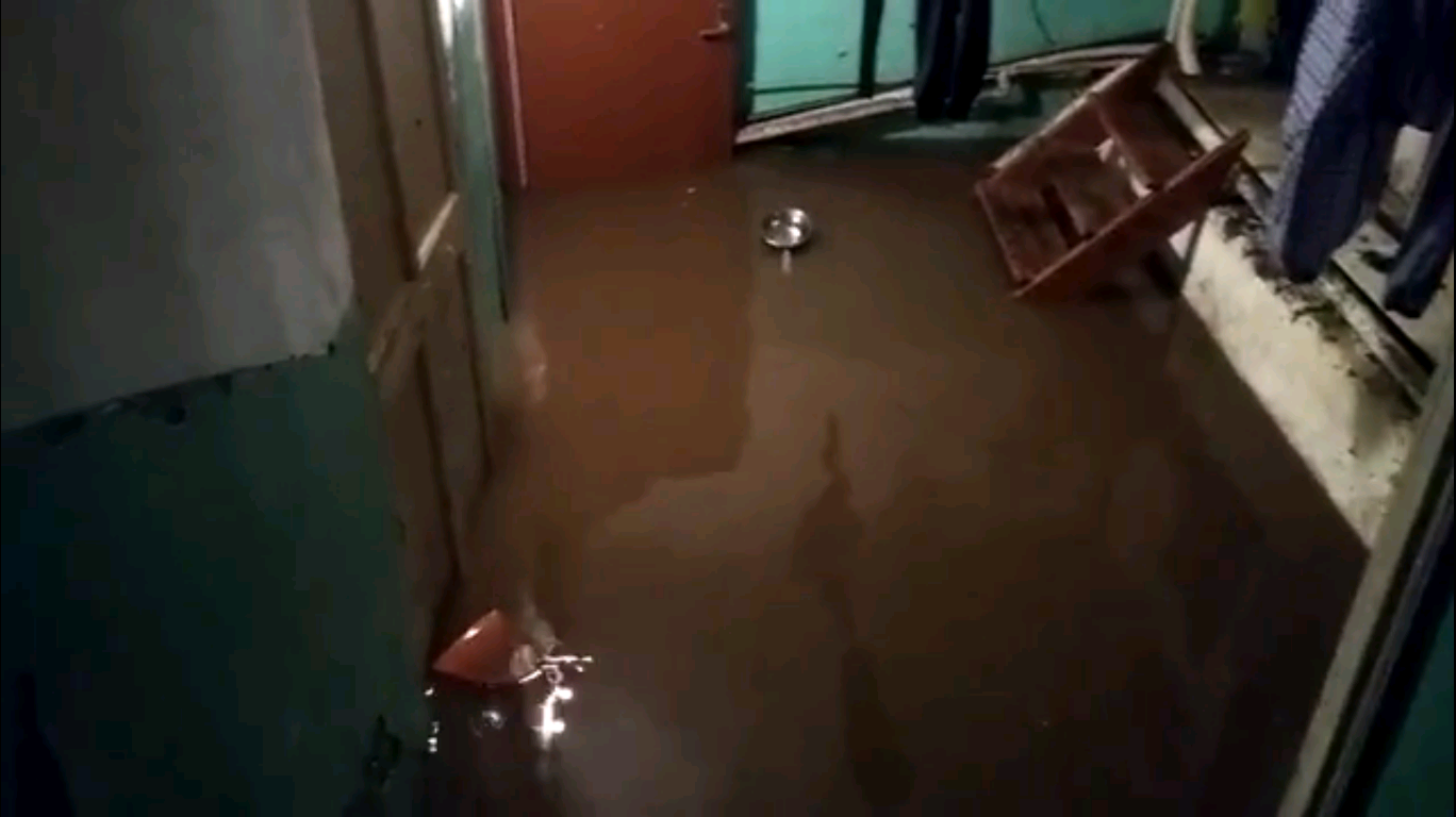 В Кирове люди ночевали на улице из-за затопленных после ливня квартир