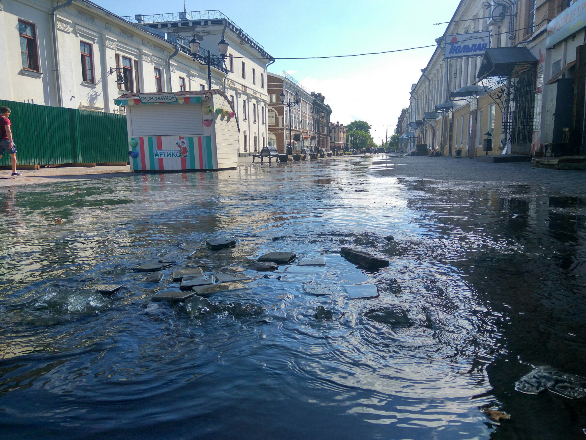 Выяснилось, почему после урагана в Кирове стоял сильный запах канализации