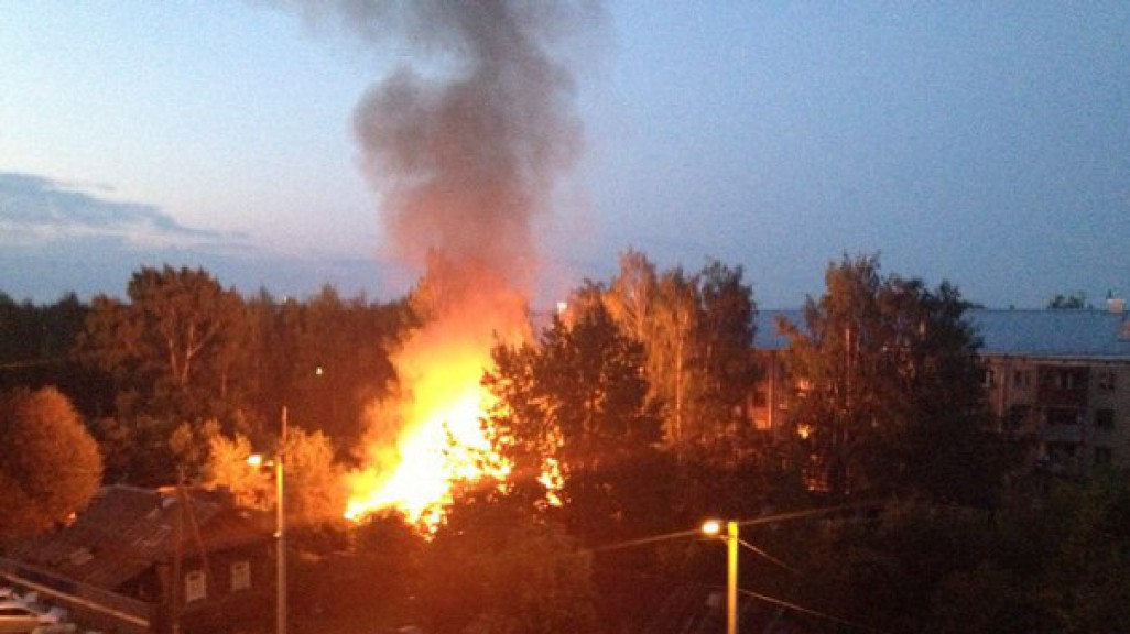 В Кирове сгорел 2-этажный дом на Блюхера