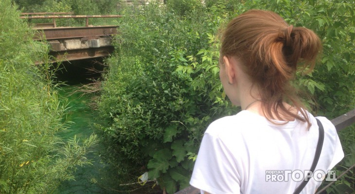 В Кирове вытащили девушку из болота