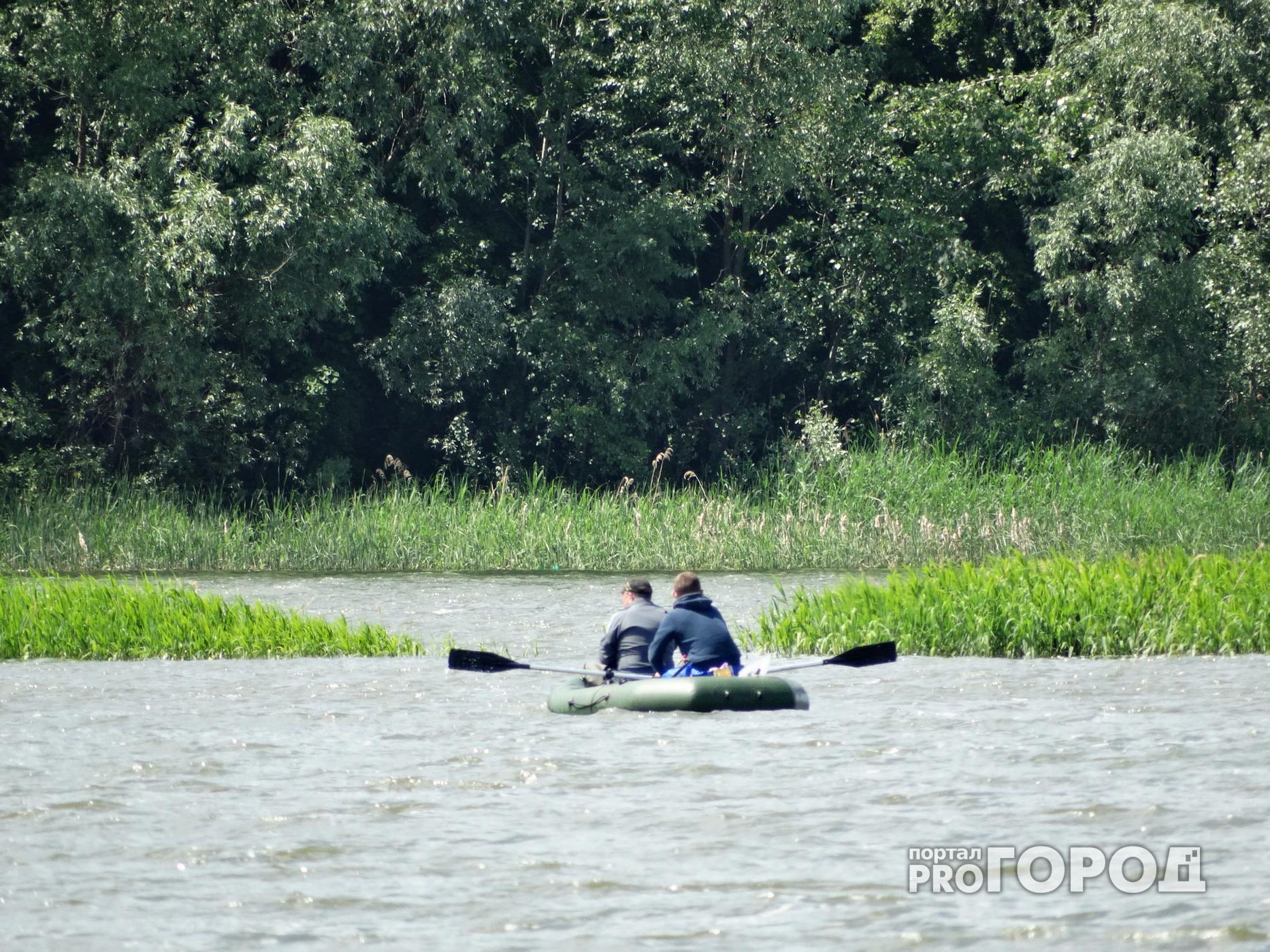 В Кировской области ищут подростка, который выпал из лодки во время рыбалки