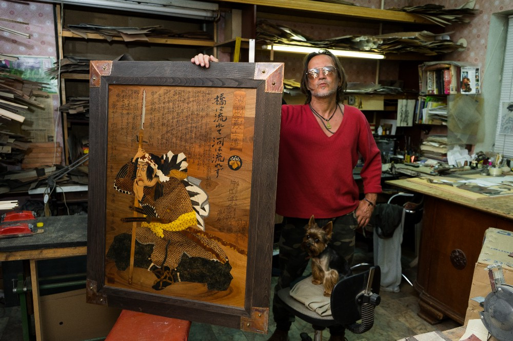 Тимати и Борис Гребенщиков покупают картины кировчанина, сделанные из дерева