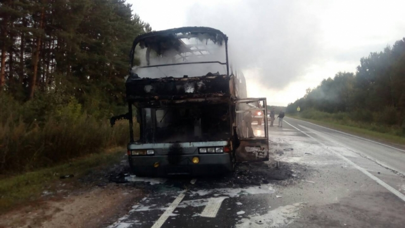 В Кировской области на трассе сгорел пассажирский автобус