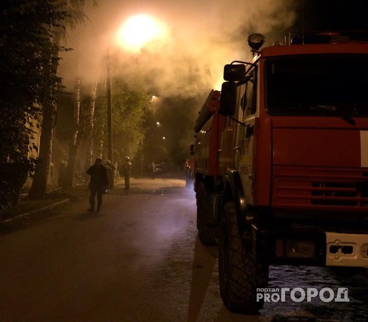 42 спасателя тушили ночной пожар на улице Мопра