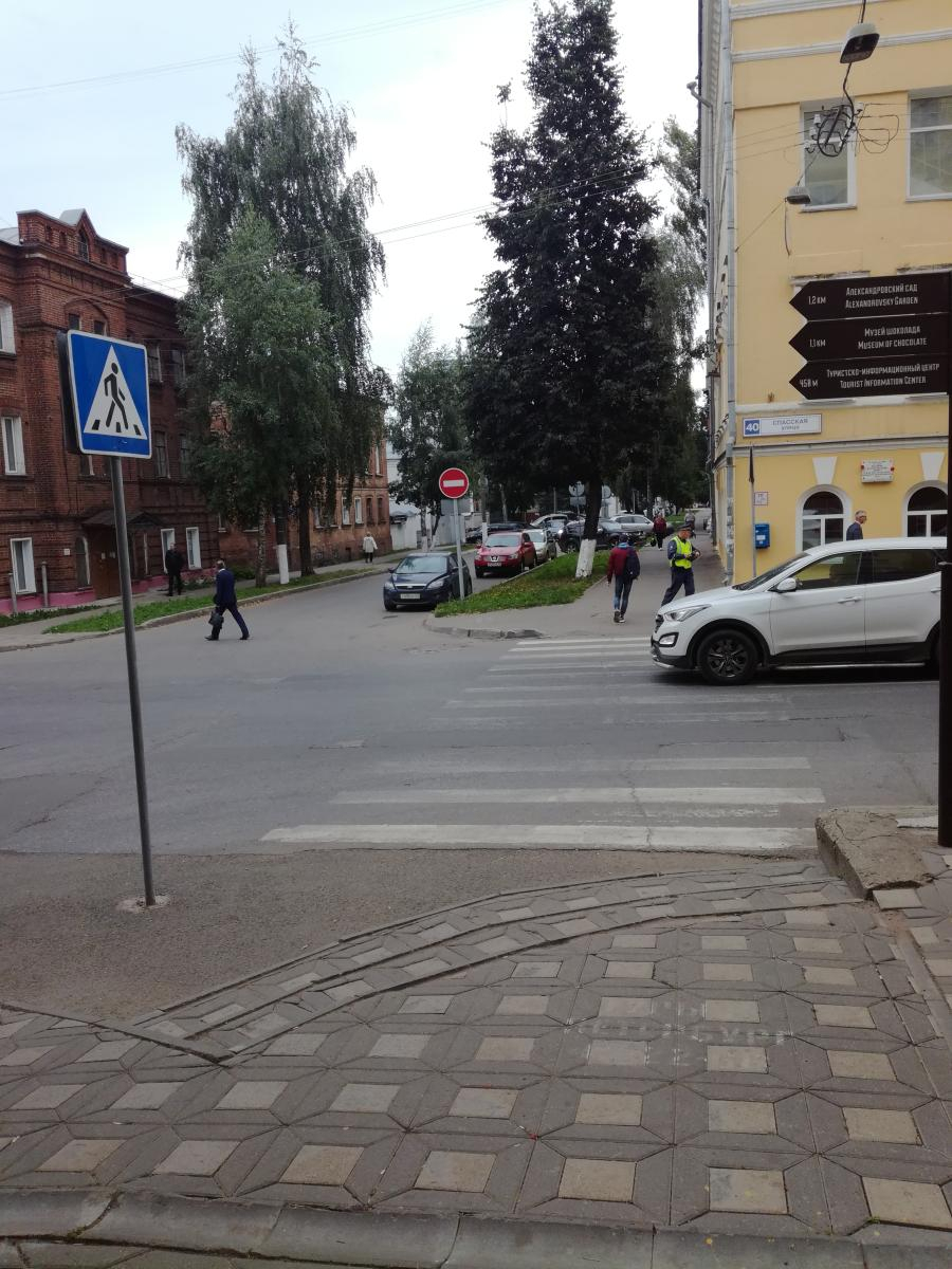 В центре Кирова иномарка сбила студентку: водитель скрылся