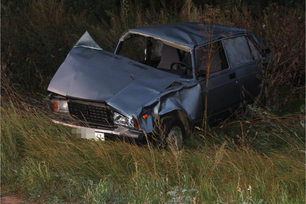 В Кировской области перевернулся автомобиль: погиб мужчина