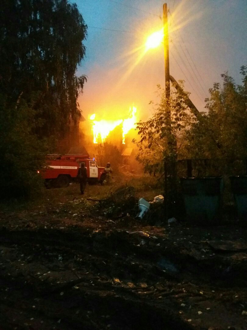 В Нововятске сгорел дом: на место ЧП выезжали 10 пожарных расчетов