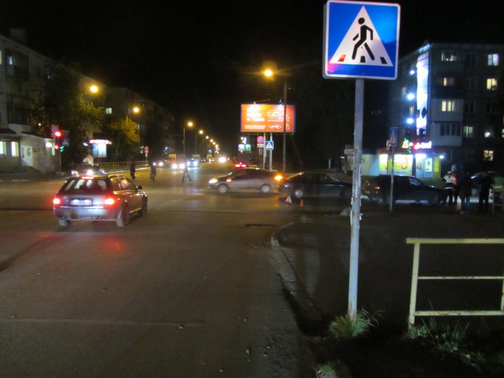 В Кирове у автовокзала водитель ВАЗа сбил девушку с ребенком