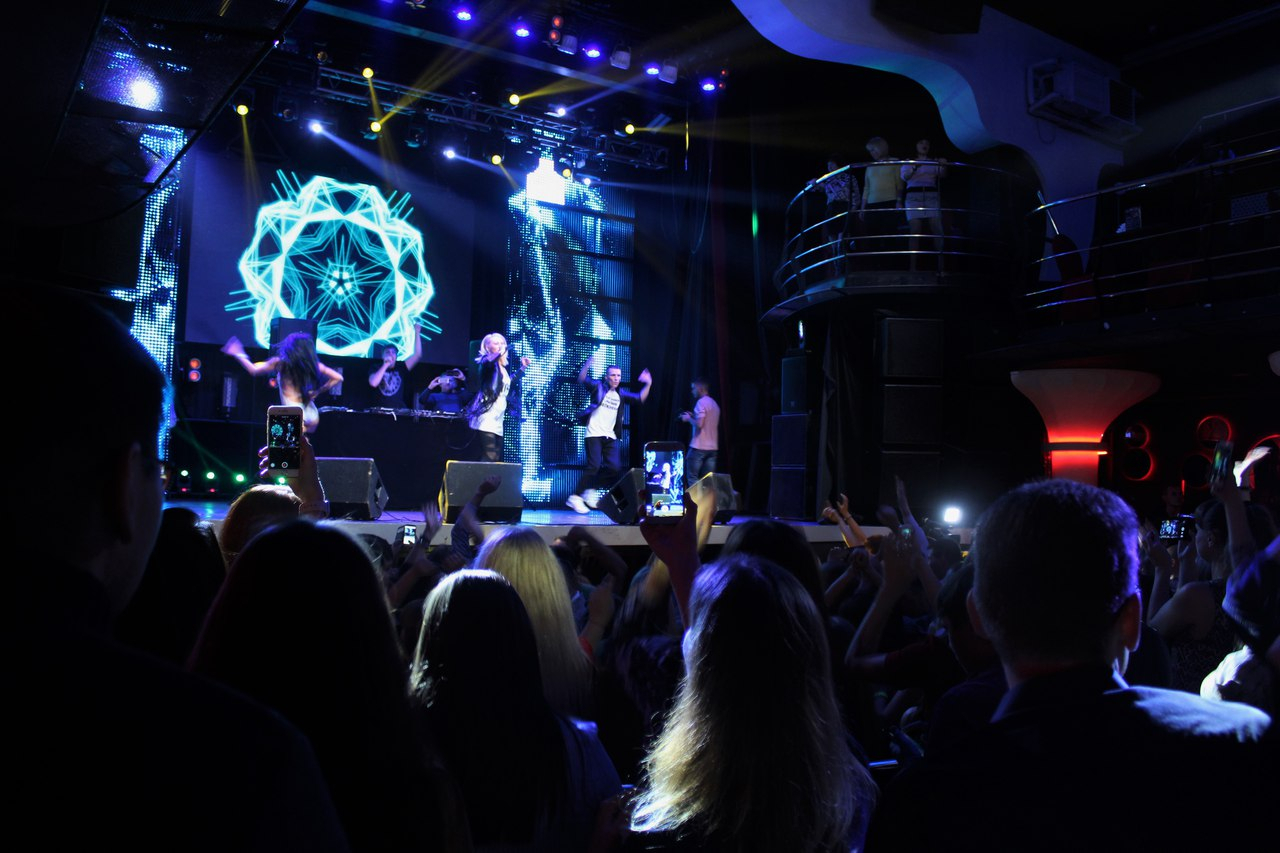 Концерт «Вирус» в Кирове: день рождения группы и зал, прокричавший хиты