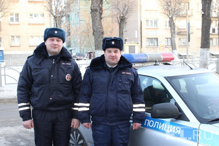 Уральские полицейские спасли замерзавшего на трассе дальнобойщика из Кирова