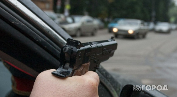 В Кирове подростка за рулем "девятки" остановили после стрельбы по колесам