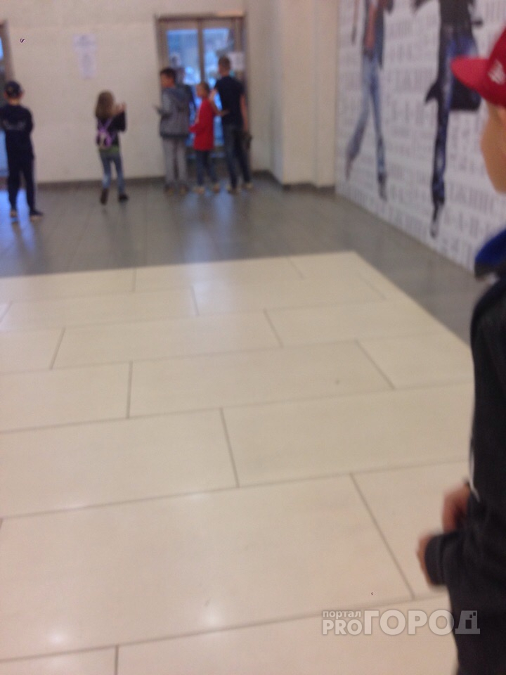 В ТЦ Jam Молл застрял лифт с детьми внутри