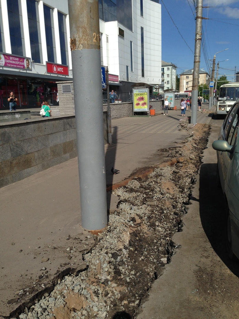 После жалоб кировчан власти объяснили демонтаж бордюров в центре Кирова