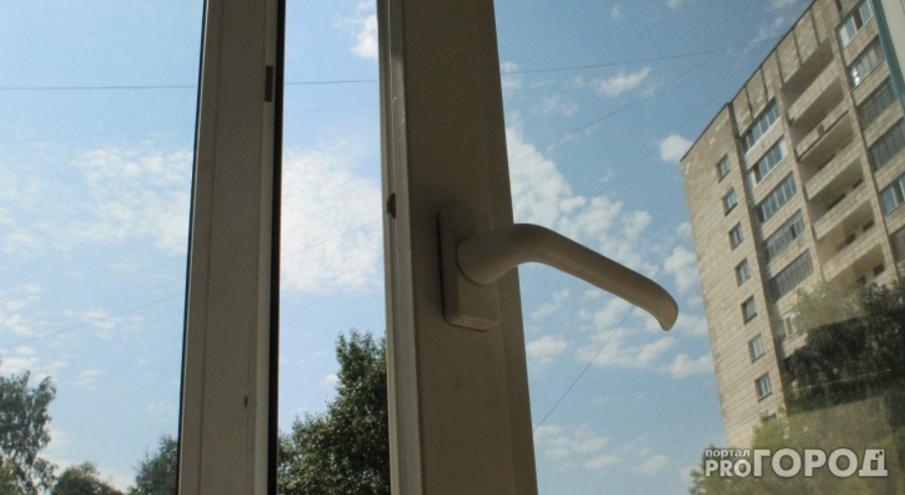 В Кирове годовалый ребенок выпал из окна 2 этажа