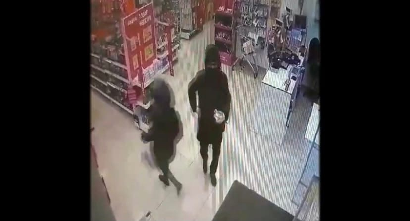 В Кирове полиция ищет мужчину, укравшего товары из магазина