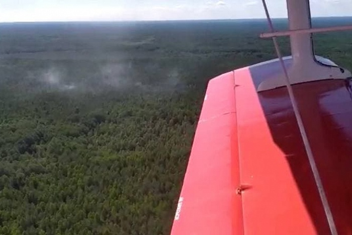 Кировские пожарные на вертолете тушили 12 гектаров леса