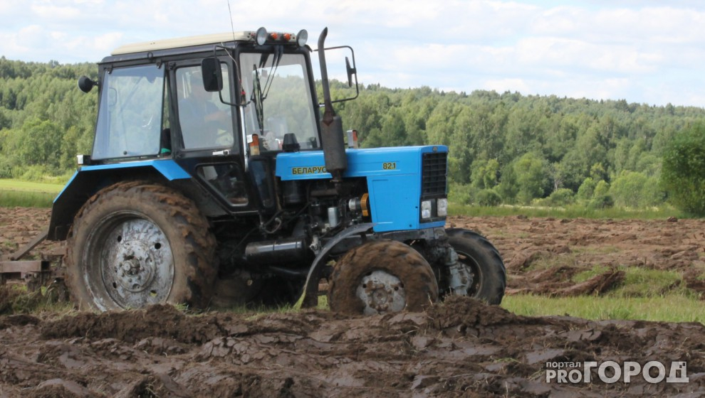 В Кировской области тракторист серьезно травмировал коллегу