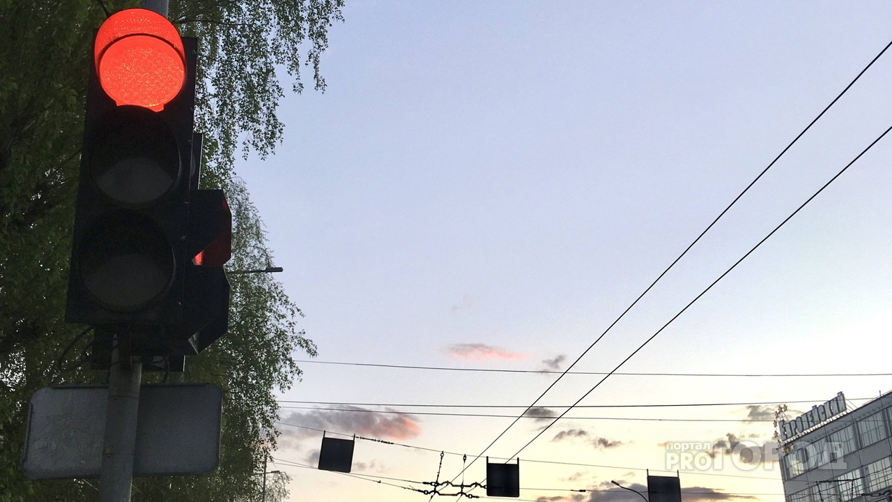 Известно, на каких улицах в Кирове установят 20 новых светофоров