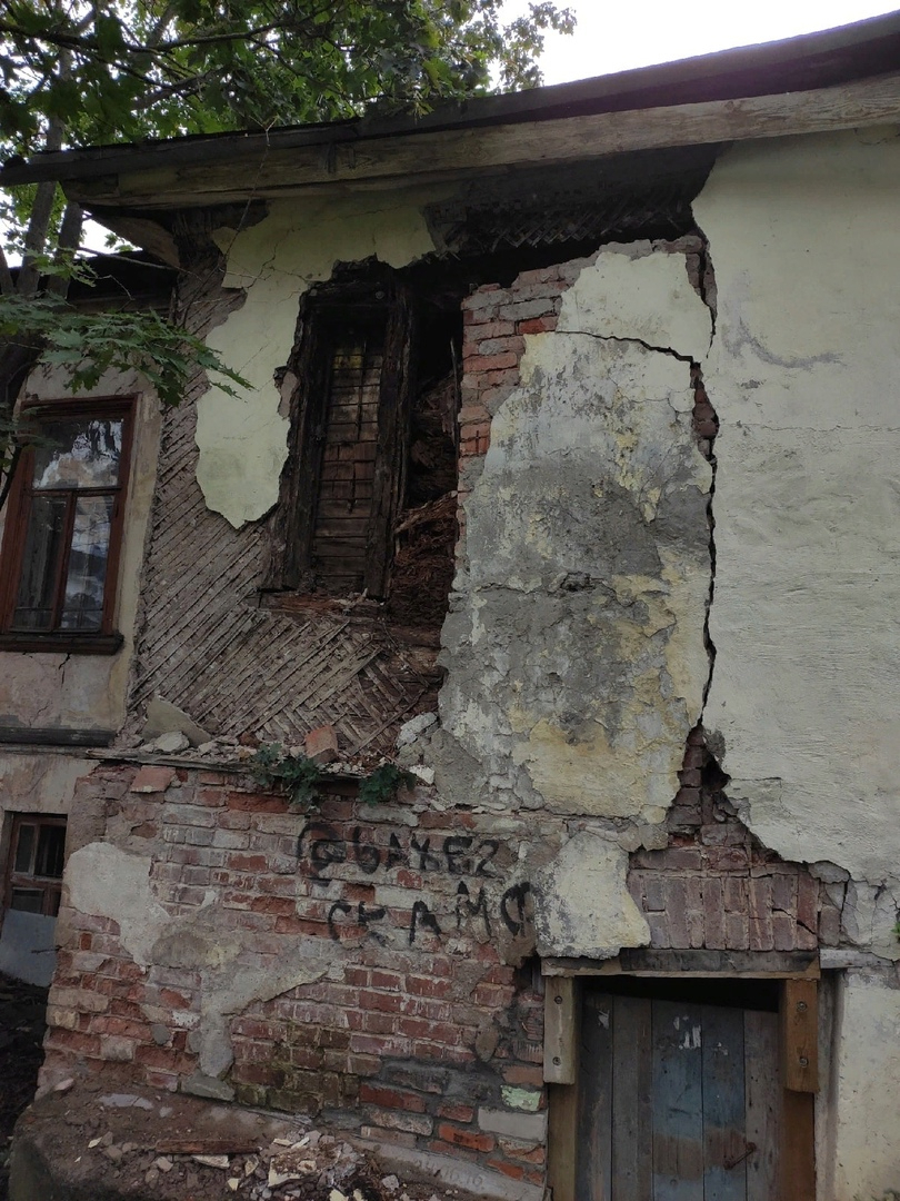 В Кирове обрушилась стена дома, в котором жил архитектор Чарушин