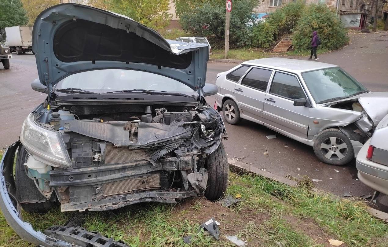 В Кирове произошло массовое ДТП с пострадавшими