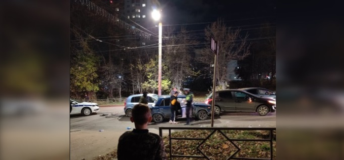 В Кирове произошло массовое ДТП: очевидцы сообщают о пострадавшем человеке