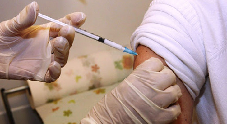 Россияне получат два нерабочих дня для вакцинации от COVID-19