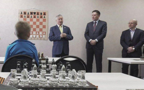 Гроссмейстер Анатолий Карпов открыл в Кирове шахматную школу