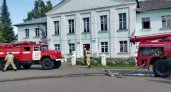 Пожарные эвакуировали детей из оздоровительного лагеря "Радужное лето"