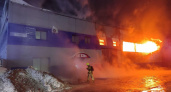 В Кирове в ночь на 8 марта загорелся мебельный цех: огонь охватил площадь в 700 квадратных метров