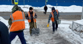 Дорожники усилили борьбу с гололедом на тротуарах в Кирове