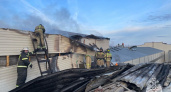 В Лузе огнеборцы тушили пожар на деревообрабатывающем предприятии: что известно о пострадавших 